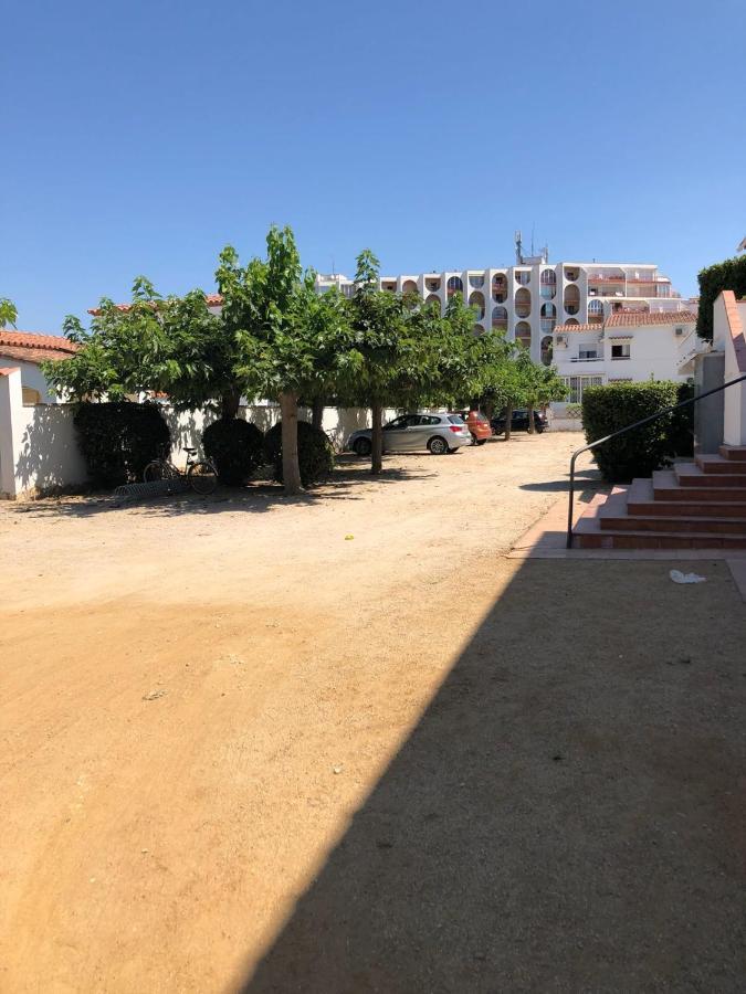 Vista Bahia 23 Empuriabrava Apartment Екстериор снимка